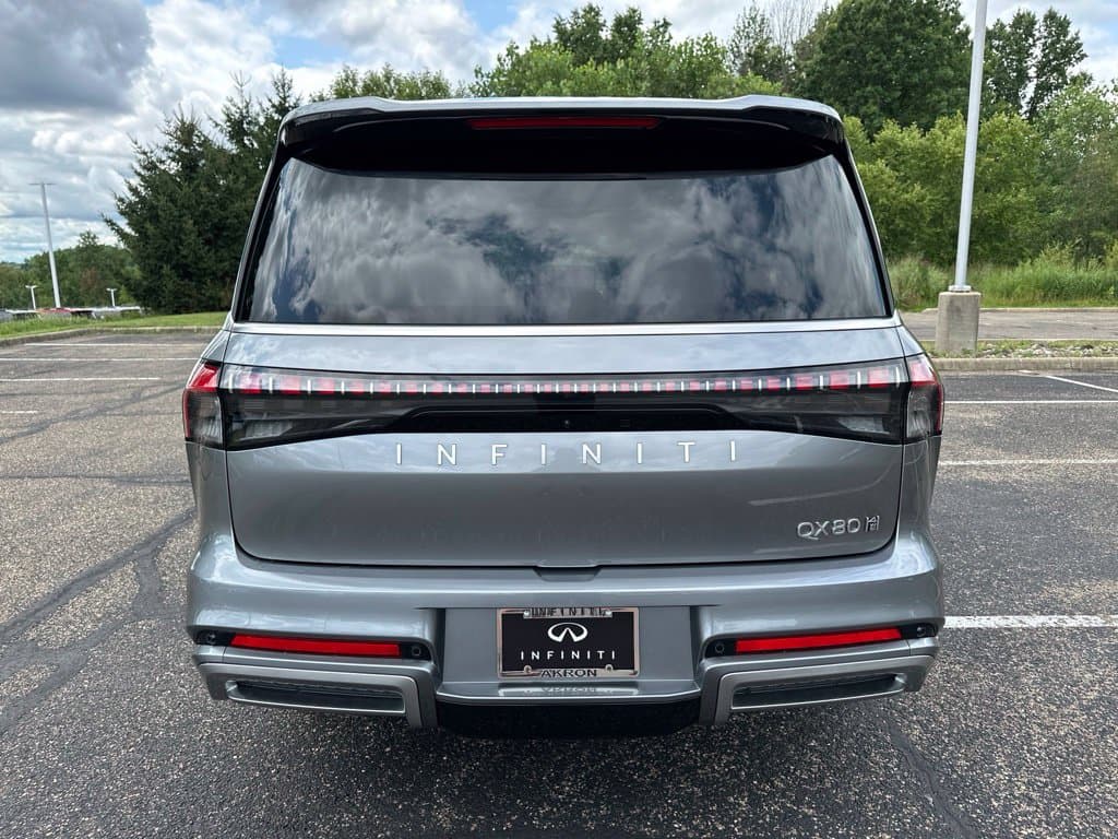 2027 INFINITI QX80 LUXE - Image 4