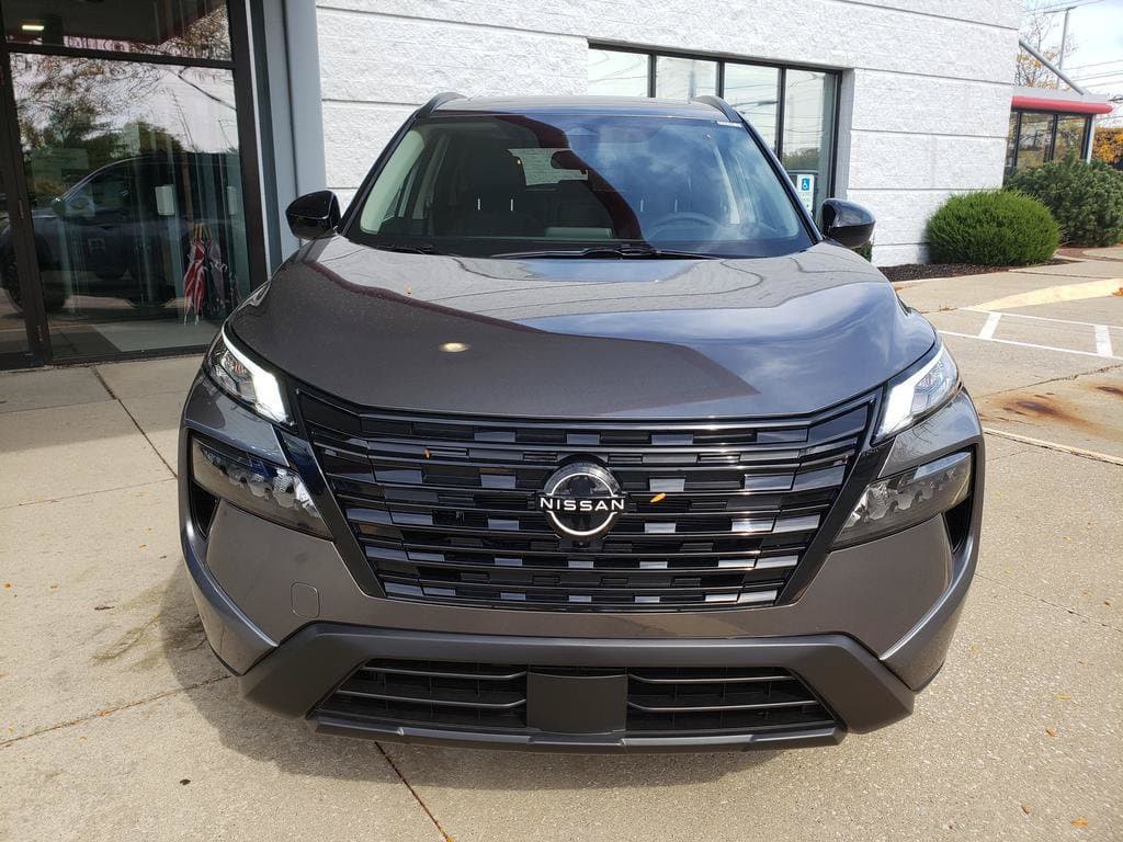 2027 Nissan Rogue Dark Armor - Image 2