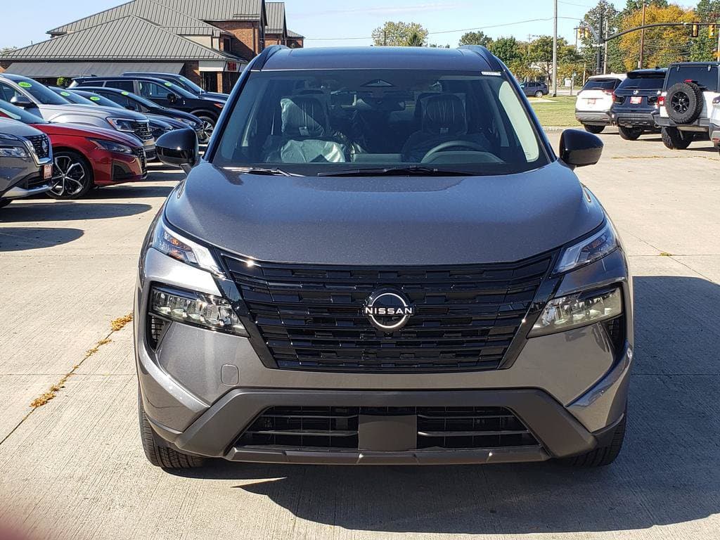 2027 Nissan Rogue Dark Armor - Image 2