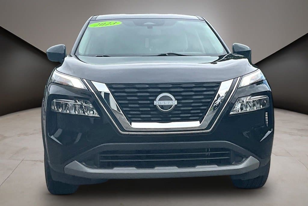 2023 Nissan Rogue SV - Image 2