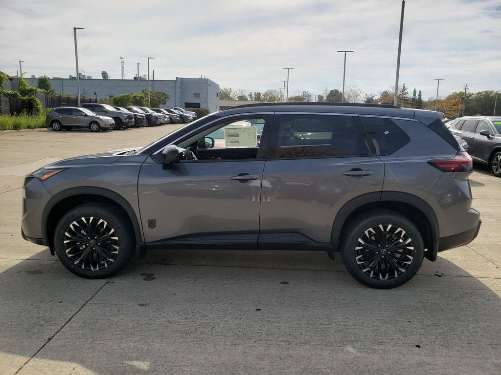 2027 Nissan Rogue Dark Armor - Image 4