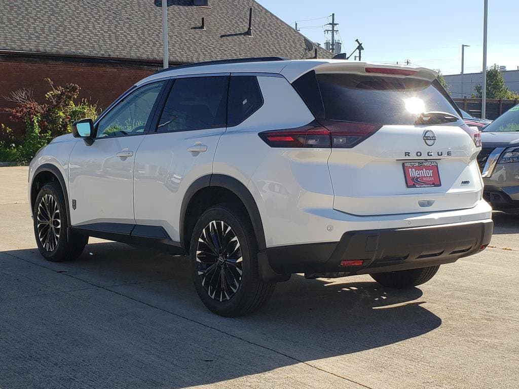 2027 Nissan Rogue Dark Armor - Image 5