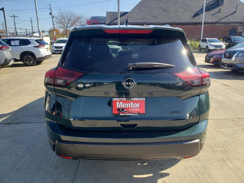 2027 Nissan Rogue Dark Armor - Image 4
