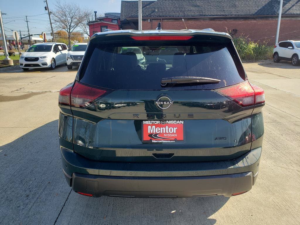 2027 Nissan Rogue Dark Armor - Image 4