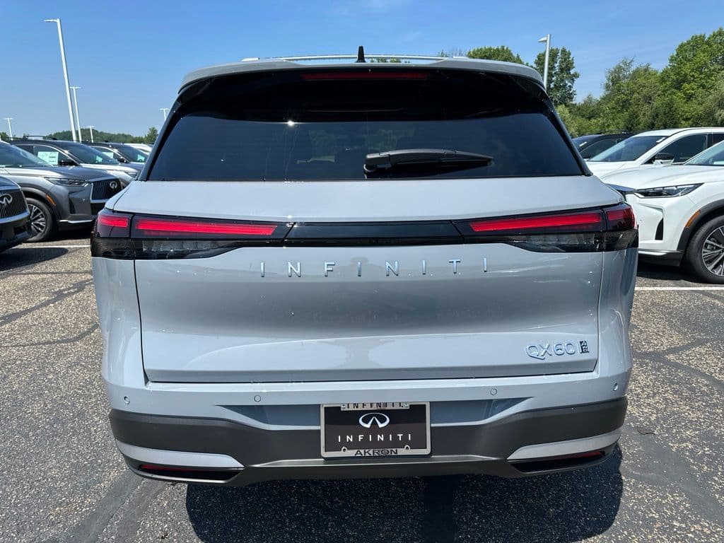 2027 INFINITI QX60 LUXE - Image 4