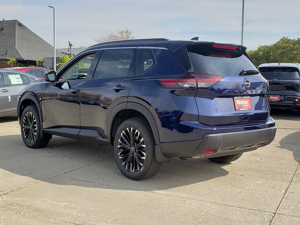 2027 Nissan Rogue Dark Armor - Image 5
