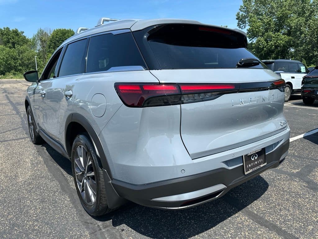 2027 INFINITI QX60 LUXE - Image 3