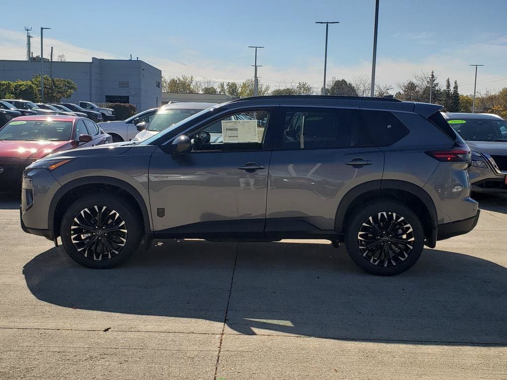 2027 Nissan Rogue Dark Armor - Image 4