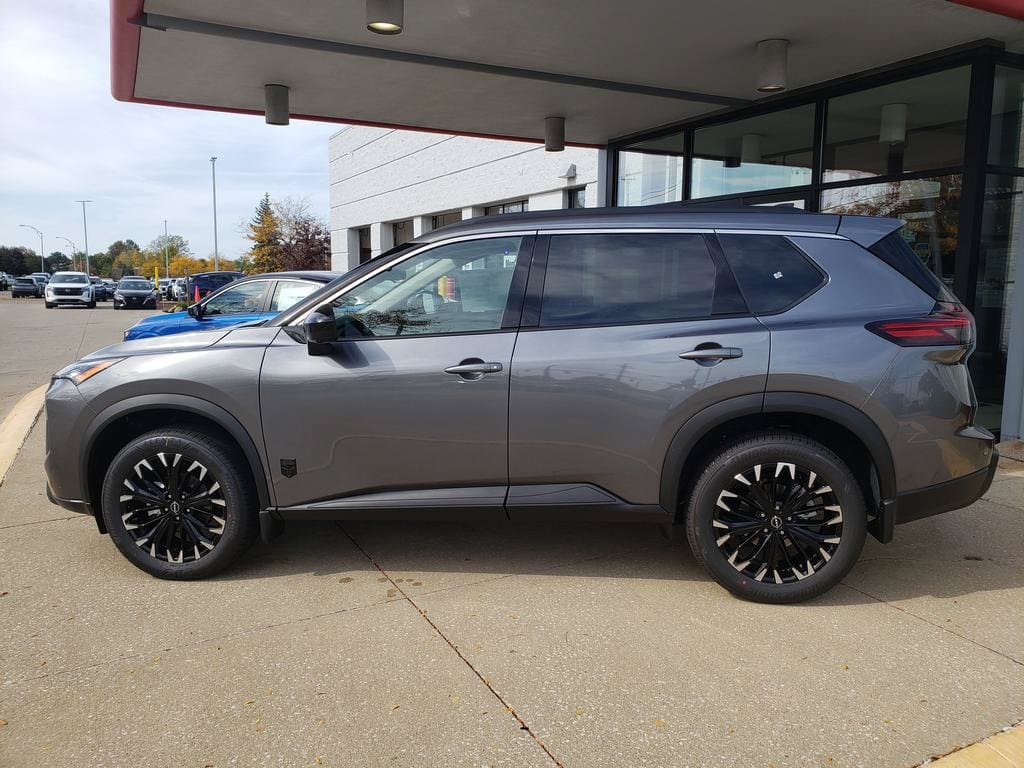 2027 Nissan Rogue Dark Armor - Image 4