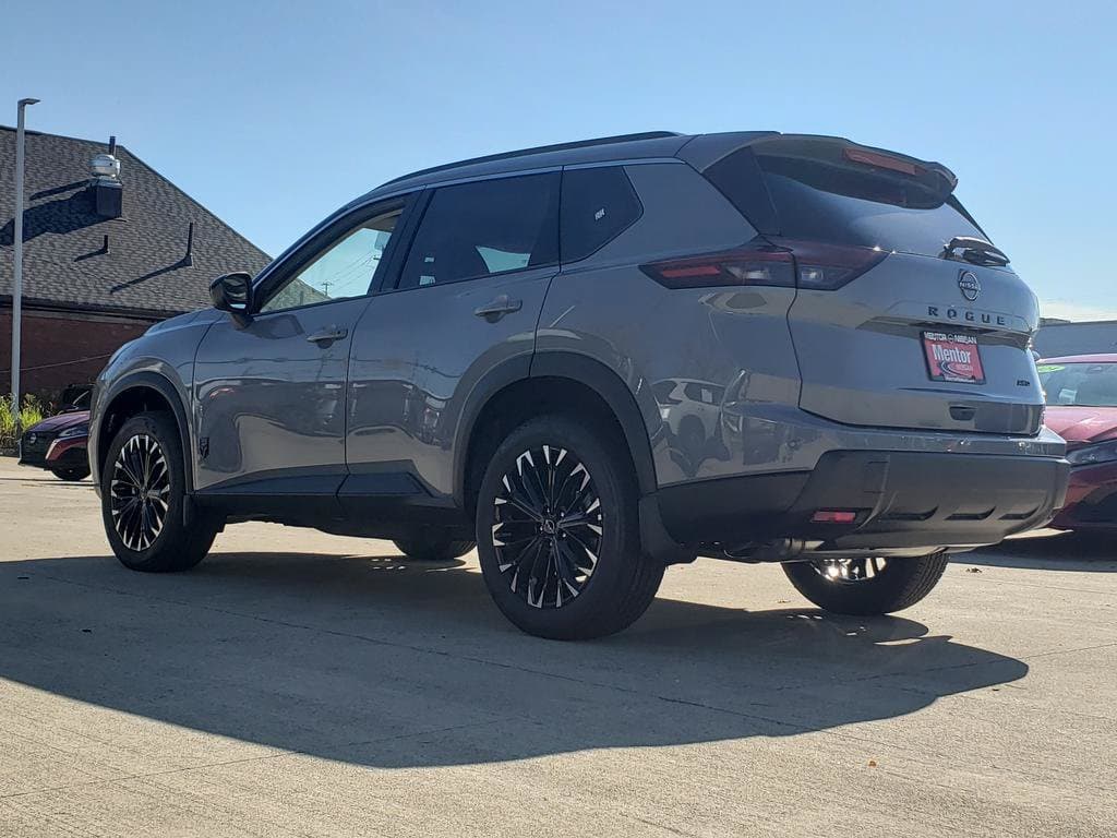 2027 Nissan Rogue Dark Armor - Image 5