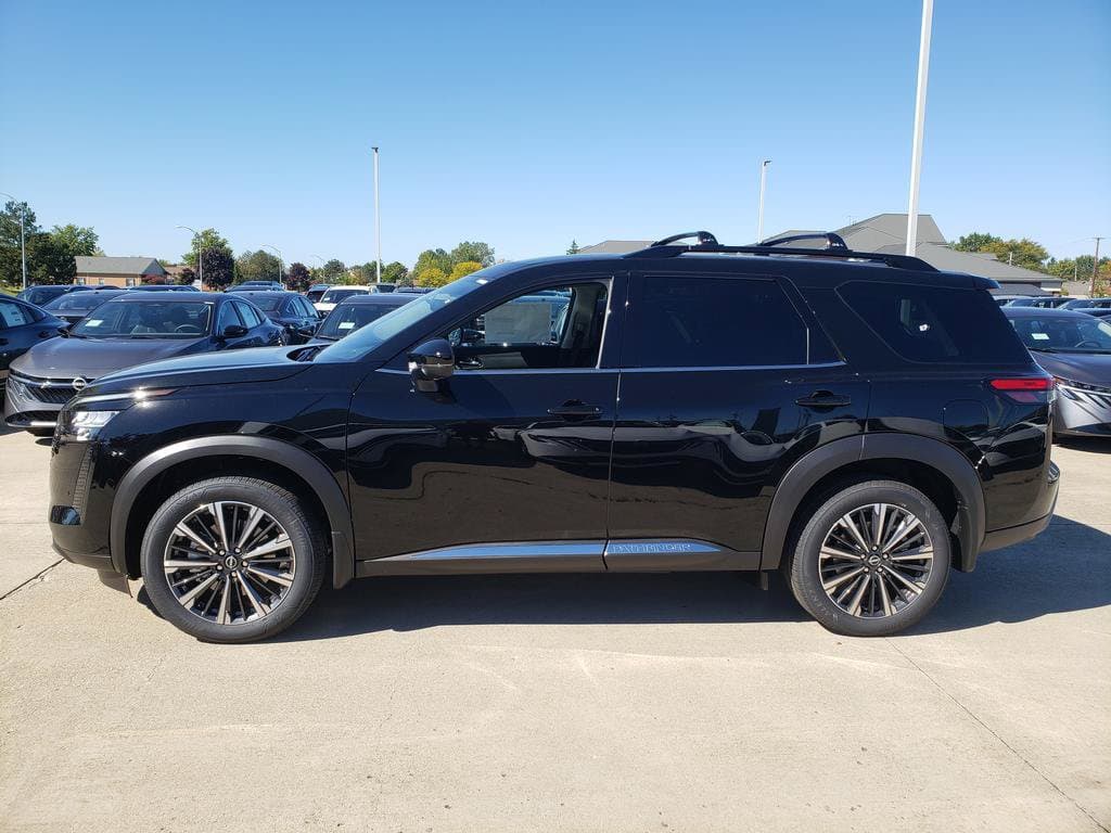 2026 Nissan Pathfinder Platinum - Image 4