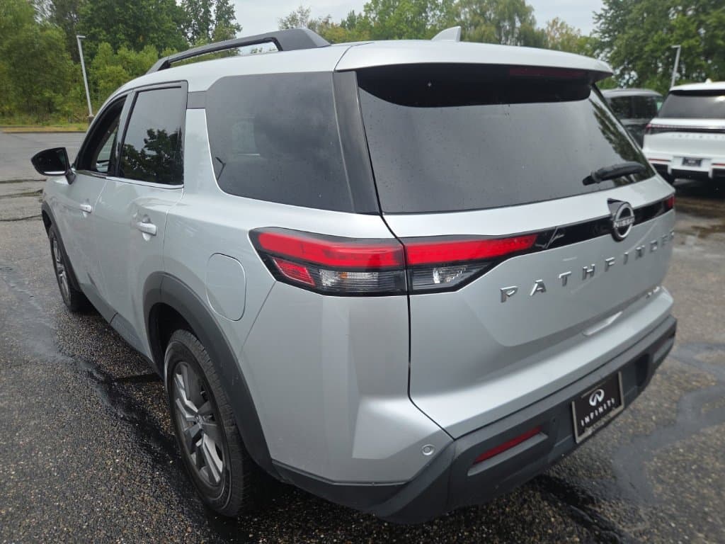 2024 Nissan Pathfinder SV - Image 5