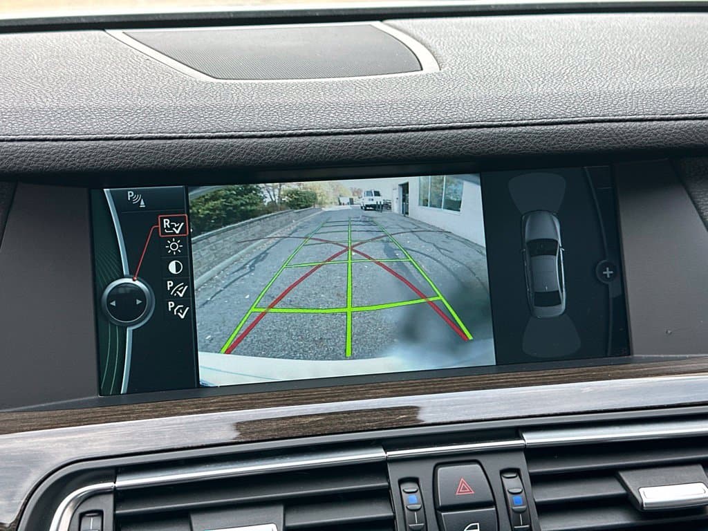 2011 BMW 7 Series 750Li xDrive - Image 5