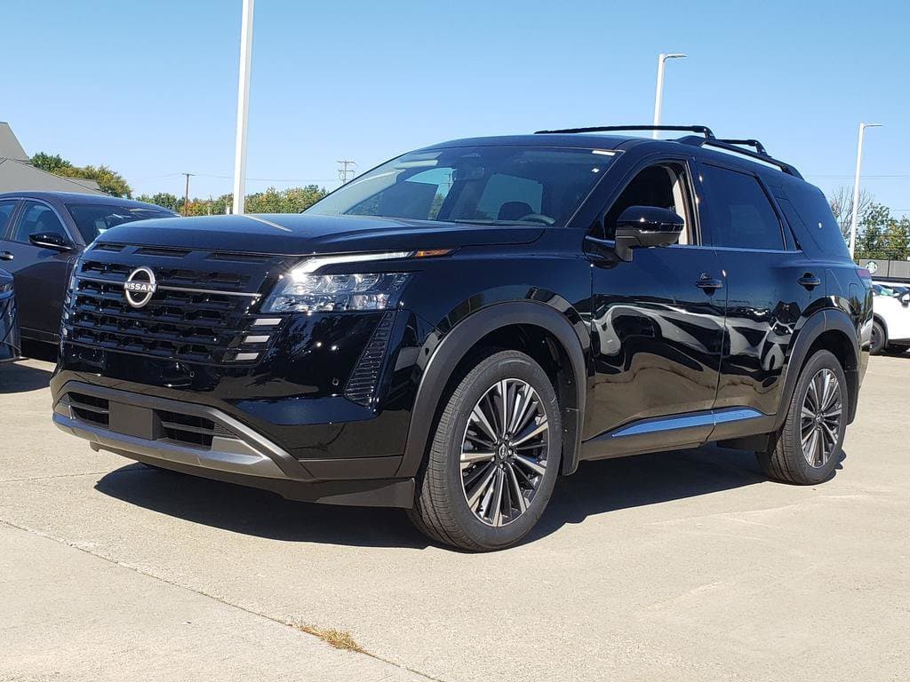 2026 Nissan Pathfinder Platinum - Image 3