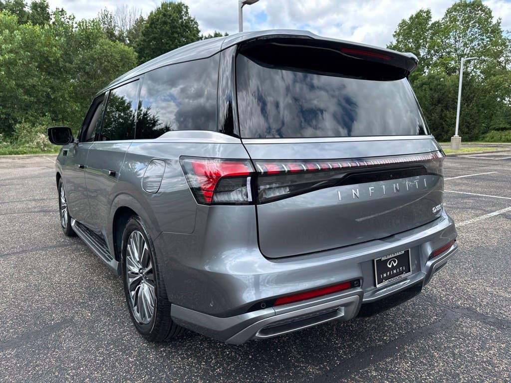 2027 INFINITI QX80 LUXE - Image 3