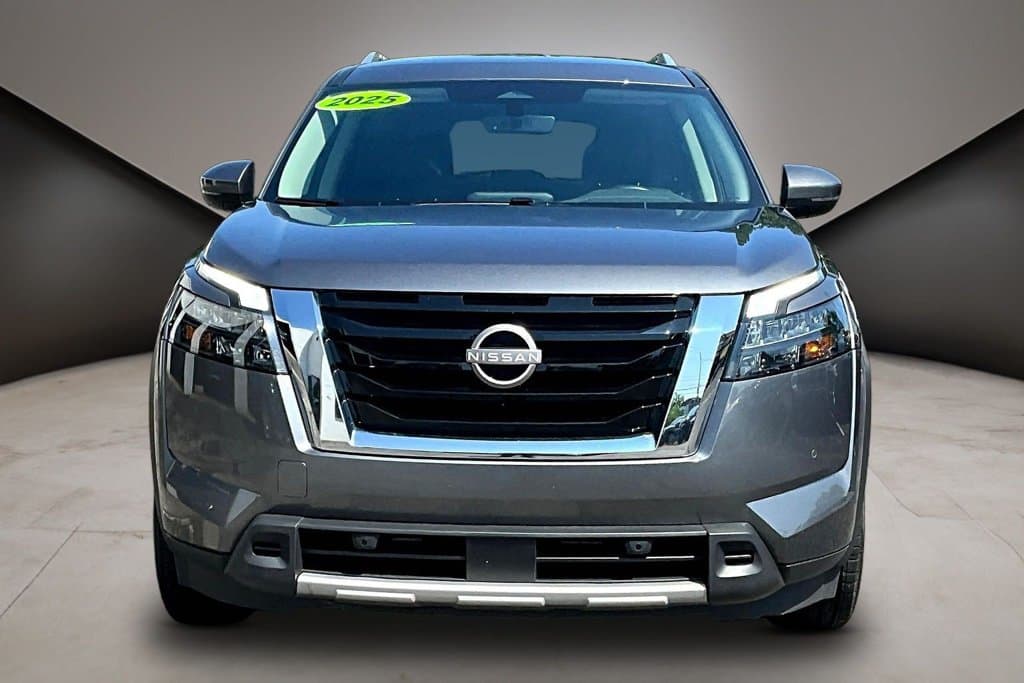 Photo 2 of 2025 Nissan Pathfinder SL