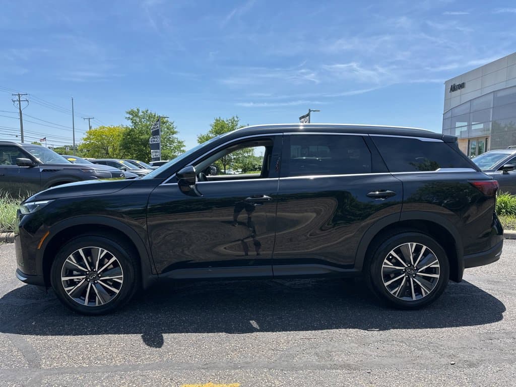 2027 INFINITI QX60 LUXE - Image 2