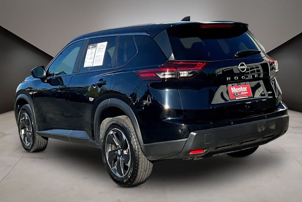 2024 Nissan Rogue SV - Image 4