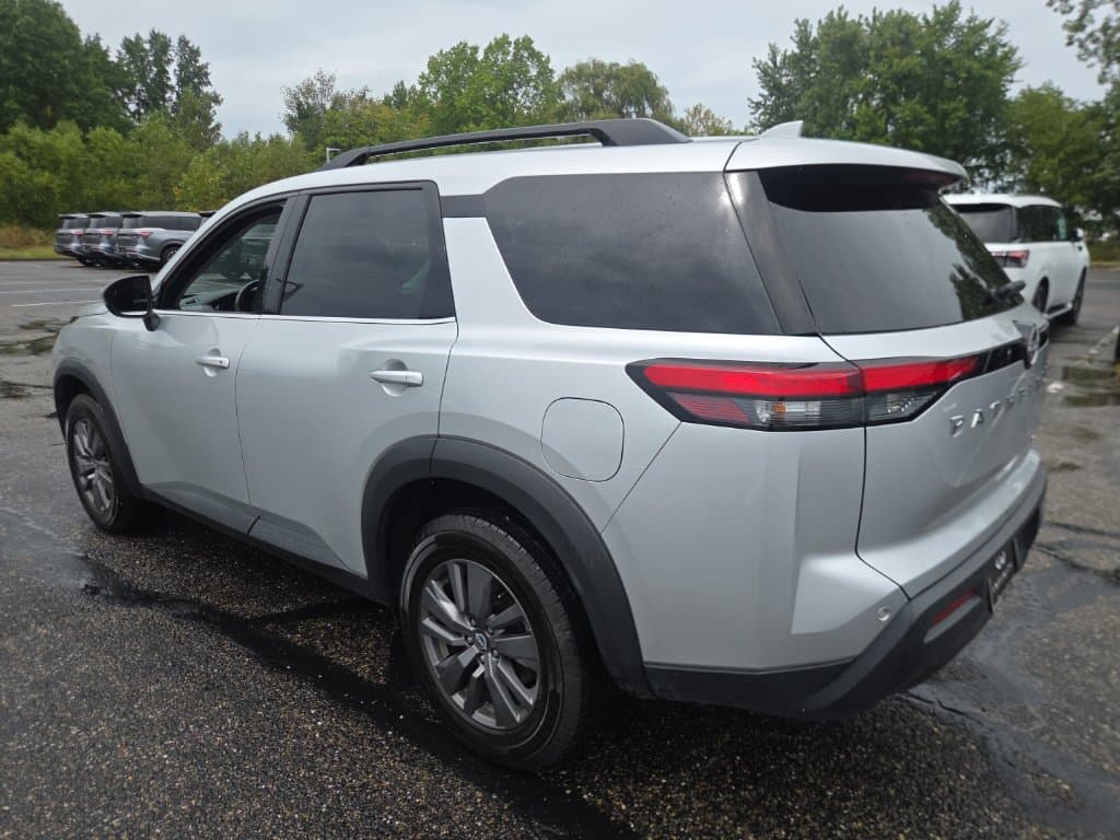 2024 Nissan Pathfinder SV - Image 4
