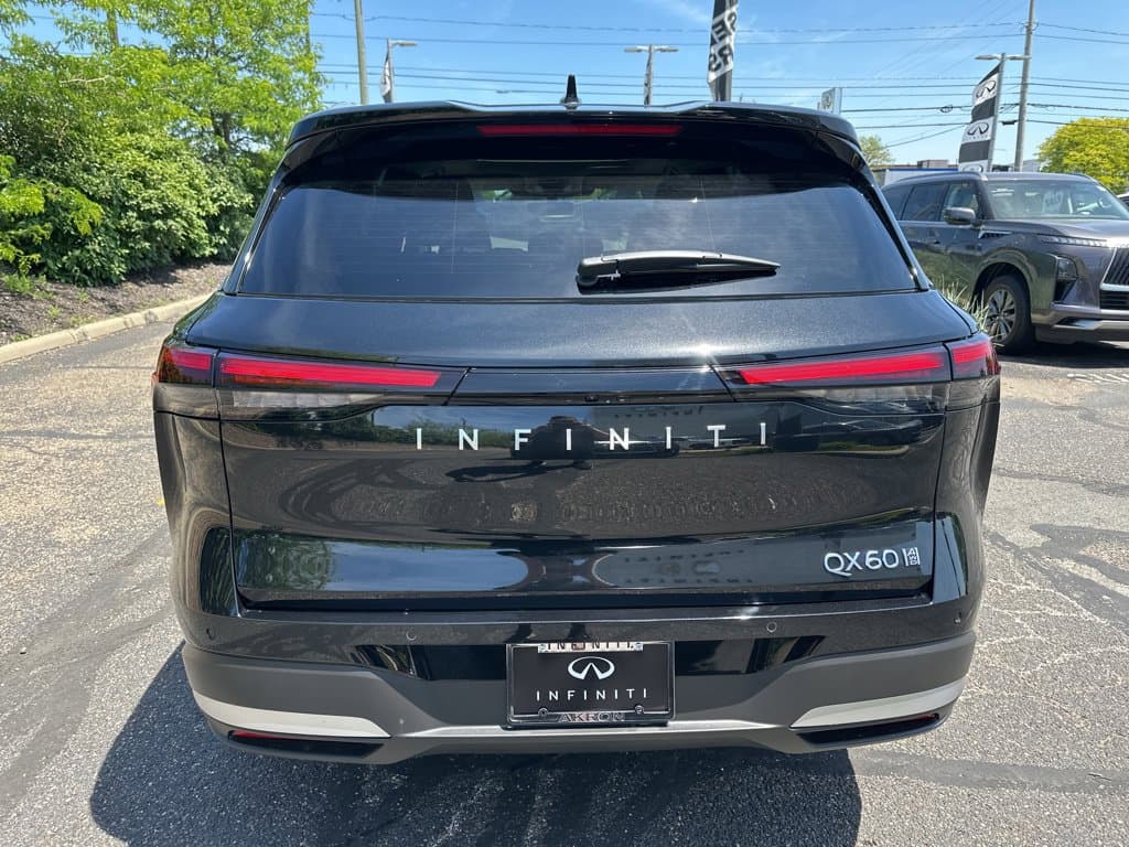 2027 INFINITI QX60 LUXE - Image 4