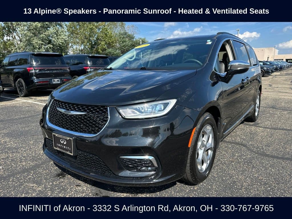 2023 Chrysler Pacifica Limited - Main Image