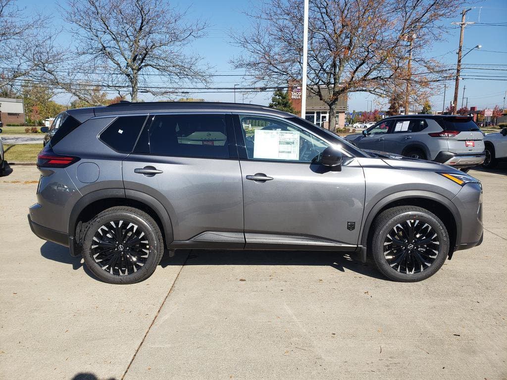 2027 Nissan Rogue Dark Armor - Image 2