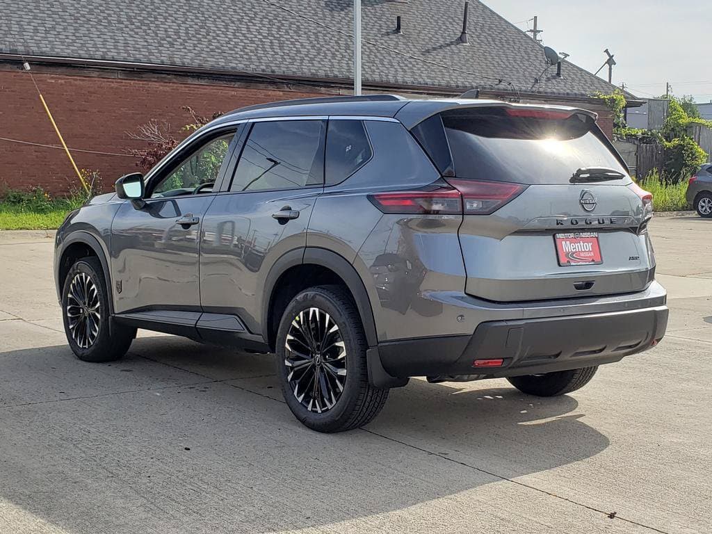2027 Nissan Rogue Dark Armor - Image 5