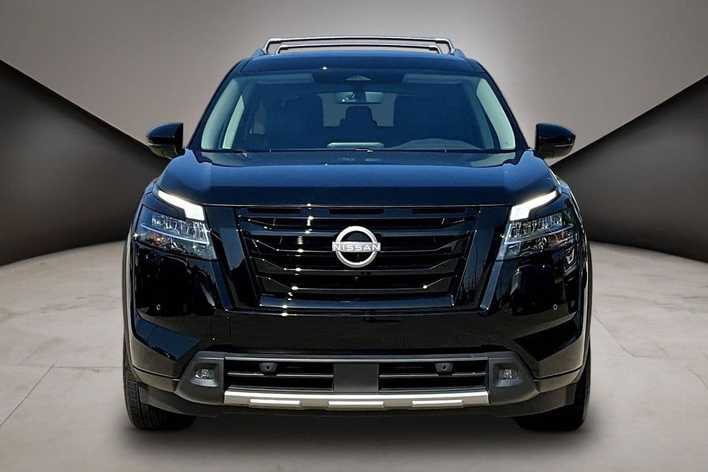 2024 Nissan Pathfinder SL - Image 2