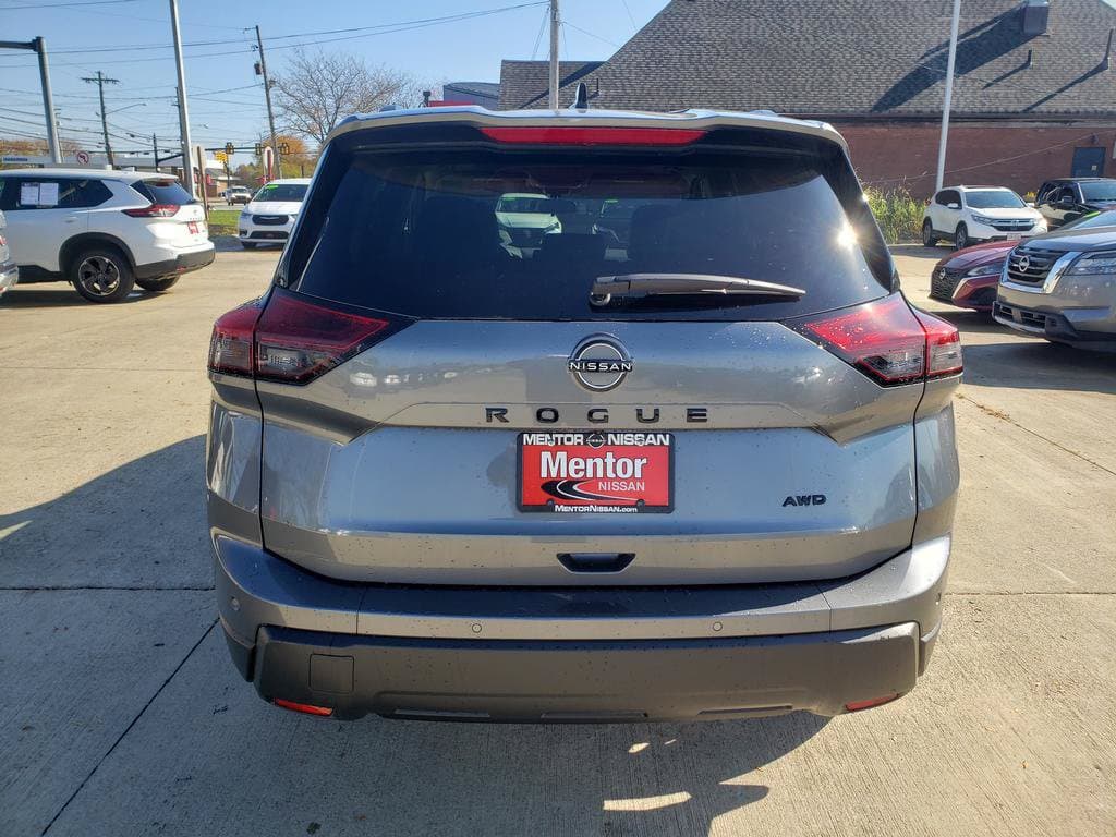 2027 Nissan Rogue Dark Armor - Image 4