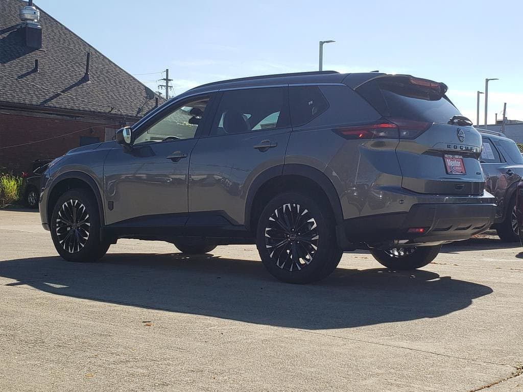 2027 Nissan Rogue Dark Armor - Image 5