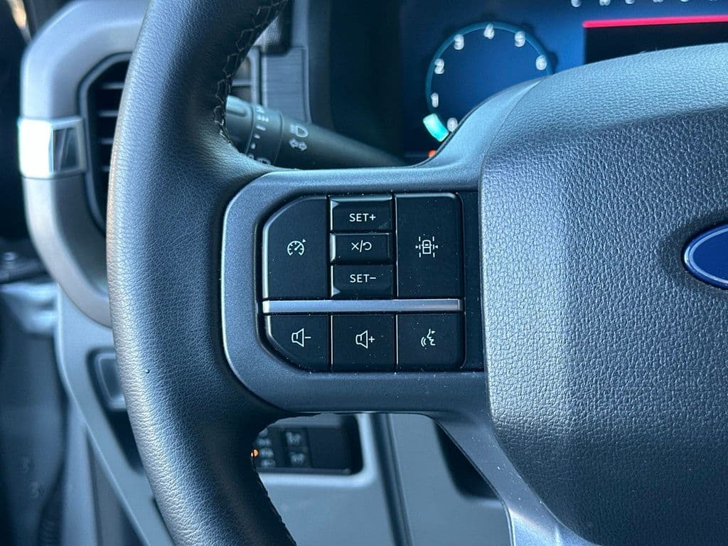 2025 Ford F-150 XLT - Image 4