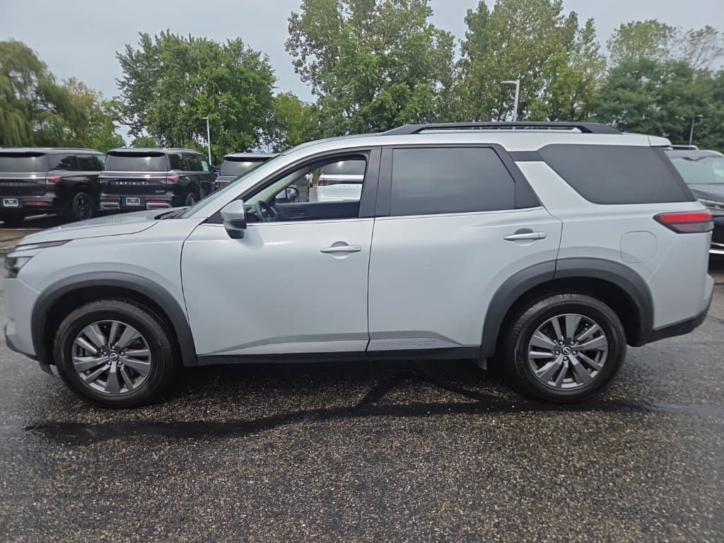2024 Nissan Pathfinder SV - Image 3