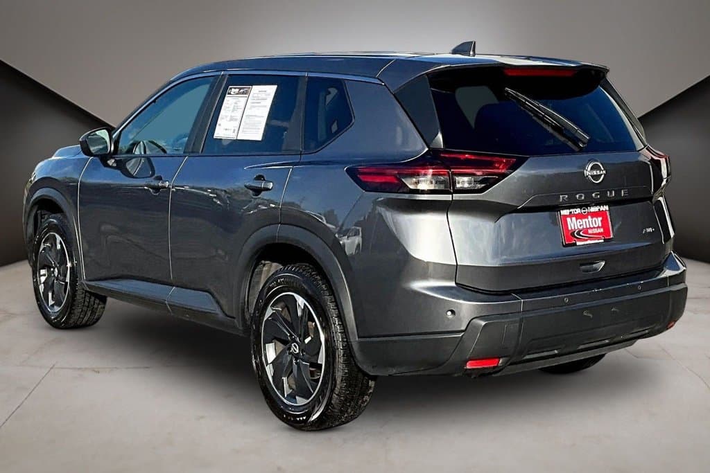 2025 Nissan Rogue SV - Image 4