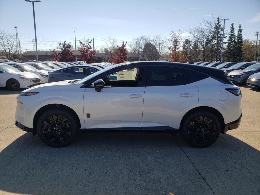 2027 Nissan Murano Dark Armor - Image 4