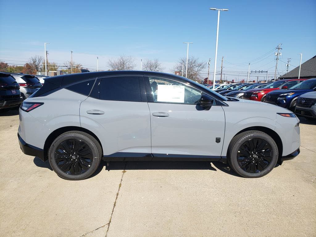 2027 Nissan Murano Dark Armor - Image 2