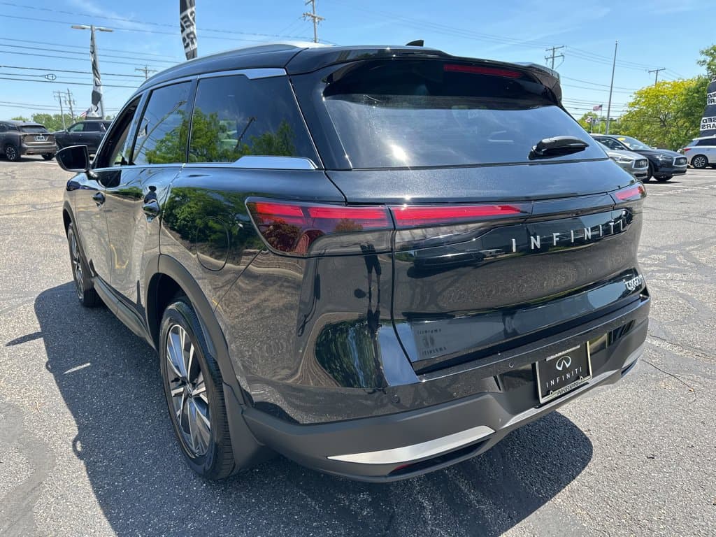 2027 INFINITI QX60 LUXE - Image 3