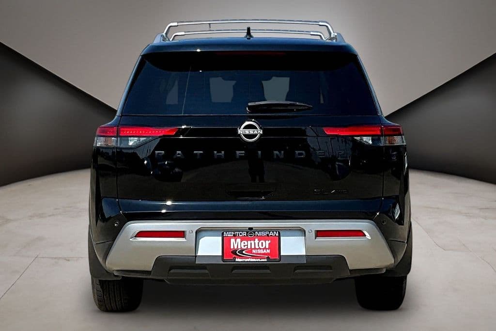 2024 Nissan Pathfinder SL - Image 5